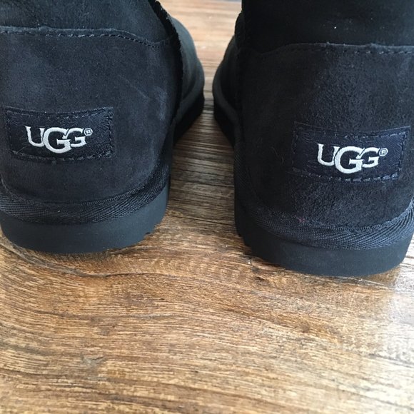 UGG BAILEY BUTTON II BOOT BIG KIDS size 5-NWOB - Picture 3 of 5